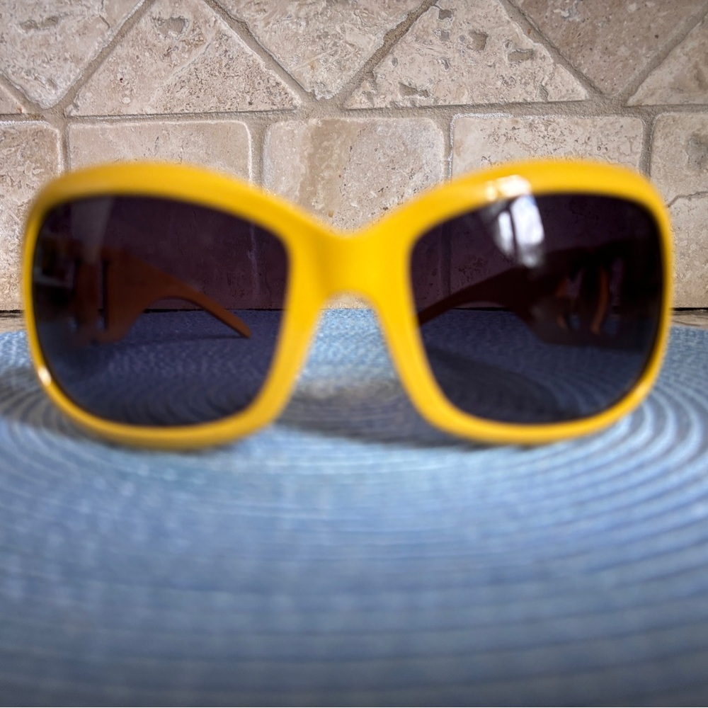 Yellow Oversized Sunglasses - Picture 5 of 15